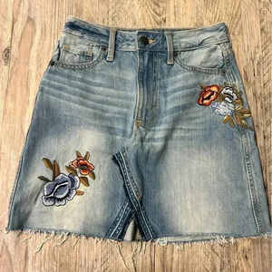 Abercrombie & Fitch Embroidered Flowers Jean Skirt Festival Size 00 W24